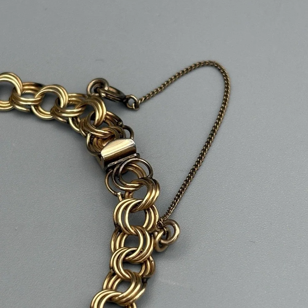 Vintage Krement Charm Braceket Gold Tone 7.75 in Circle Links Safety Chain Empty